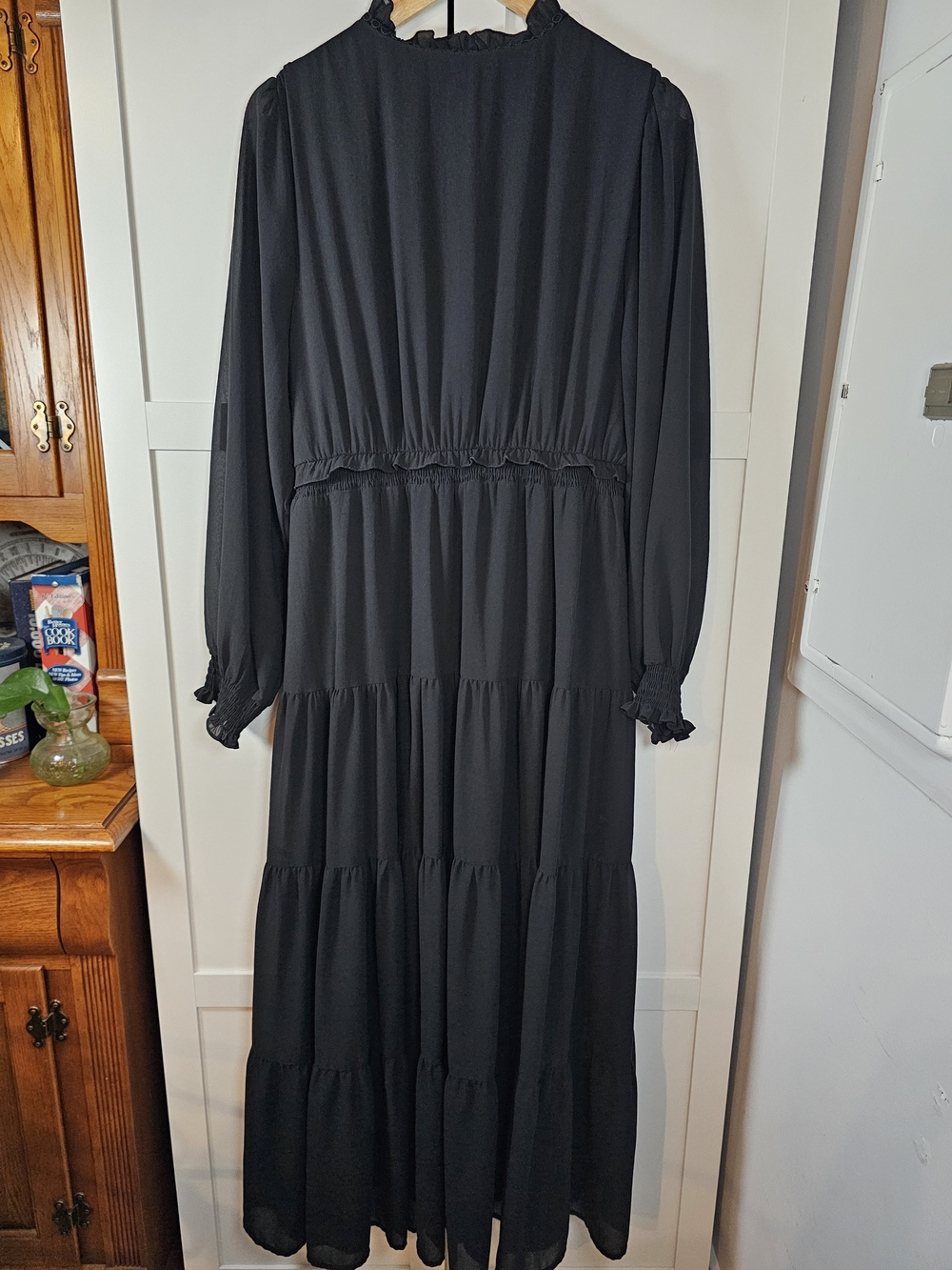 GiGiO Black Long Sleeve Tiered Maxi Dress Ruffle V-Neck Smocked Cuffs L Gothic - Picture 8 of 10